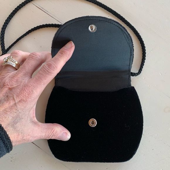 Vintage 80s Elegant Black Velvet and Satin Shoulder Micro Bag - Picture 3 of 6